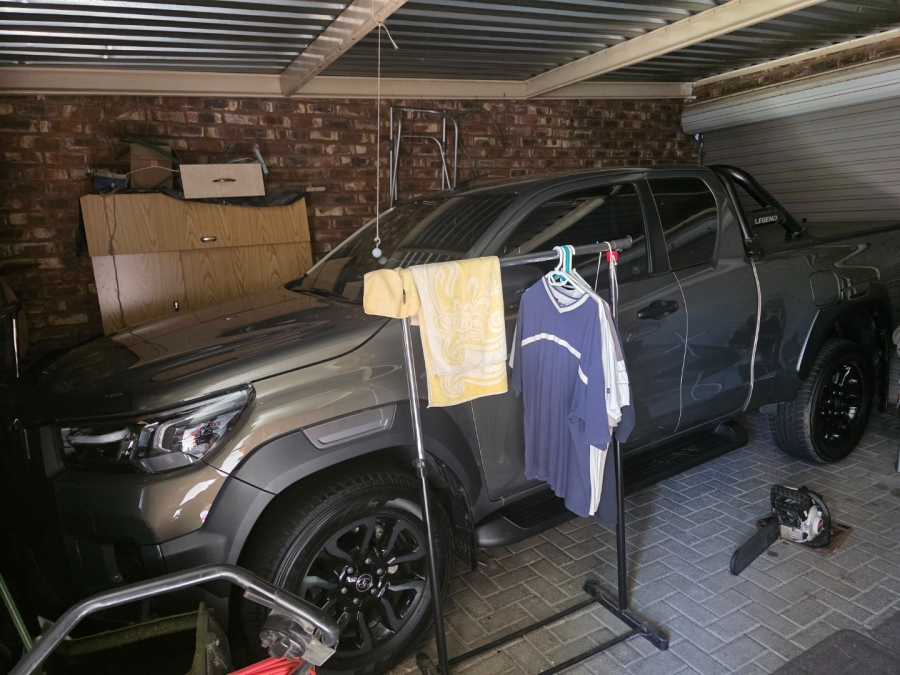 2 Bedroom Property for Sale in Langenhovenpark Free State